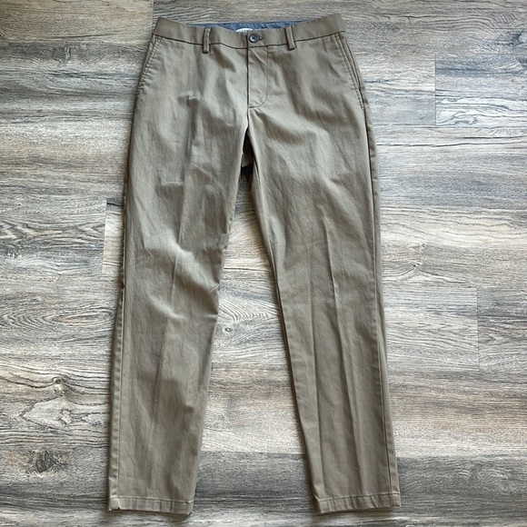 Old Navy Mens Brown Athletic Taper Pants with Built in Flex, Chino, size 30x30 - Picture 7 of 10